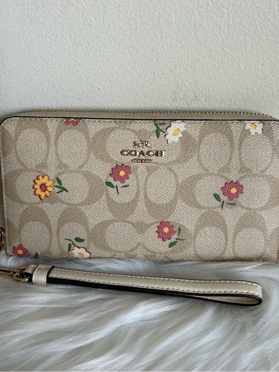 Coach Handbags - Coach Accordion Zip Khaki Floral Signature Canvas Wristlet Wallet Excellent‎